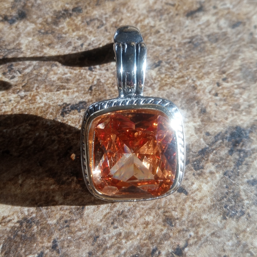 1.5 cm Orange Crystal Pendant With Magnetic Bale